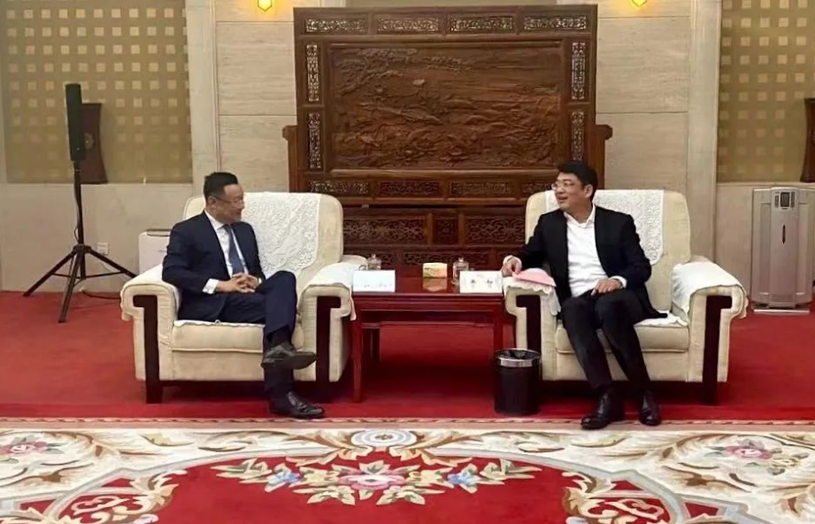 卡博特公司全球執(zhí)行副總裁、高性能材料業(yè)務(wù)全球總裁、亞太區(qū)總裁朱戟等一行專程拜會了邳州市市委書記曹智等有關(guān)領(lǐng)導(dǎo)，雙方就加強卡博特在邳州市的發(fā)展等情況作了充分的交流。