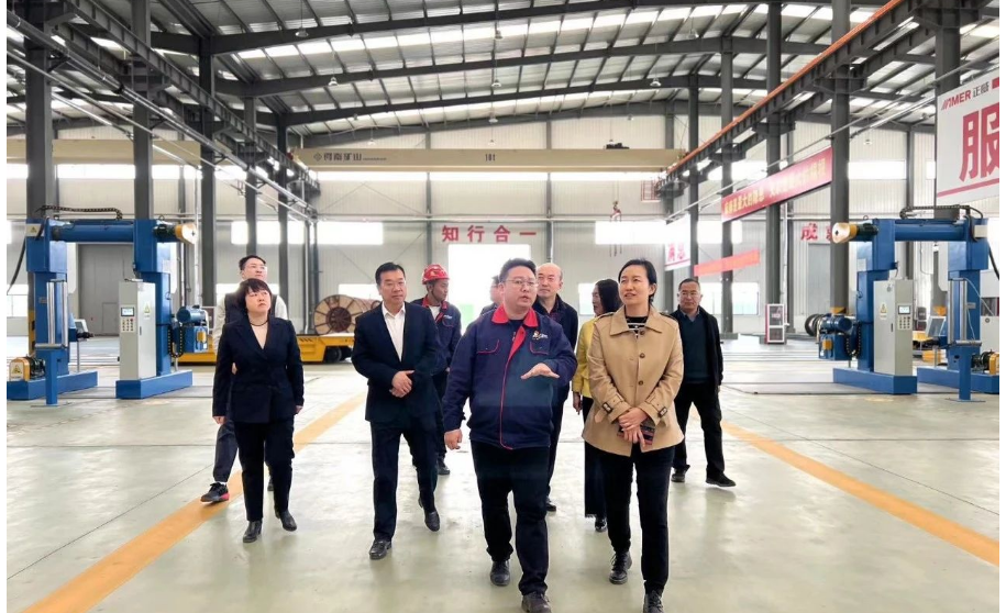 滕州市政協副主席、工商聯主席李慧，市委統戰部副部長、工商聯黨組書記、常務副主席趙海濤一行來蒞臨正威華能項目調研。調研組一行來到正威華能新材料科技有限公司，實地查看了生產車間，與企業負責人進行了深入交流，聽取了企業科研成果轉化、運營管理、未來規劃等情況介紹。