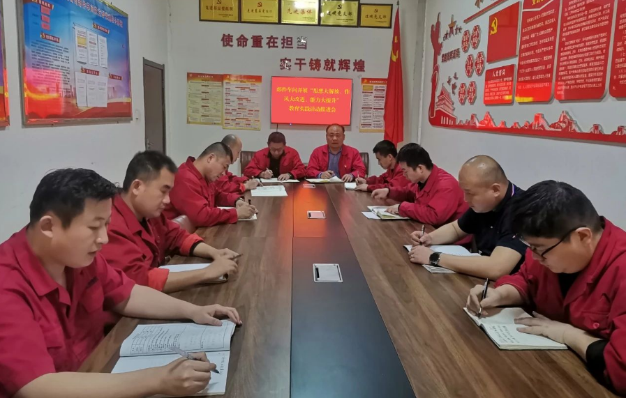 該車間采用車間管理人員“自己找、員工提”等方式，組織員工座談交流，傾聽一線員工對車間班子管理上的意見建議，并形成清單，針對提出的問題做到立行立改。