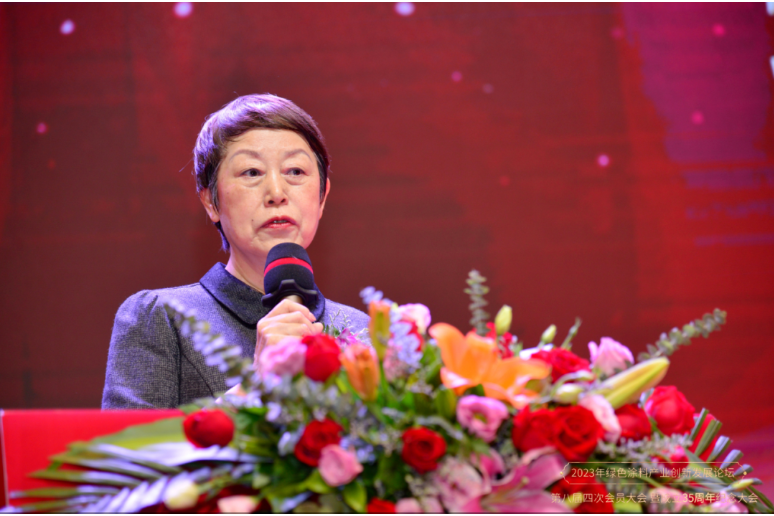 會上，中國涂料工業(yè)協(xié)會名譽會長孫蓮英、福建省標(biāo)準(zhǔn)化研究院所長梁靜、福建省石油化工行業(yè)協(xié)會秘書長郭輝、漳州市國有程溪農(nóng)場黨委書記李曉川及福建省涂料工業(yè)協(xié)會領(lǐng)導(dǎo)上臺揭幕。梁靜所長針對《仿石涂料生產(chǎn)、工藝團體標(biāo)準(zhǔn)》作深入解釋，強調(diào)了團體標(biāo)準(zhǔn)的重要性，該標(biāo)準(zhǔn)填補新技術(shù)、新產(chǎn)業(yè)、新領(lǐng)域等標(biāo)準(zhǔn)空白，對于主導(dǎo)行業(yè)的發(fā)展有著重要作用。