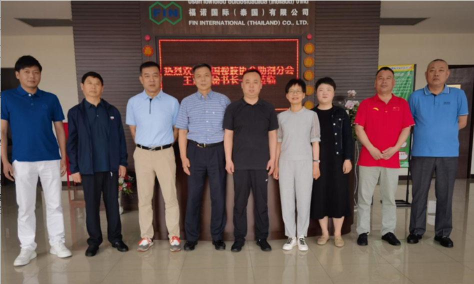 中國橡膠工業協會橡膠助劑專業委員會秘書長王延棟一行到福諾國際(泰國)有限公司(以下簡稱泰國福諾)工廠進行參觀調研。