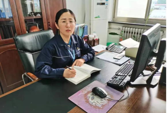 萬(wàn)達(dá)集團(tuán)·耐斯特炭黑有限公司劉明燕在第十二屆黃河口首席技師評(píng)選中榮獲榮譽(yù)稱號(hào)。經(jīng)過(guò)多輪角逐，劉明燕在眾多參賽者中脫穎而出。