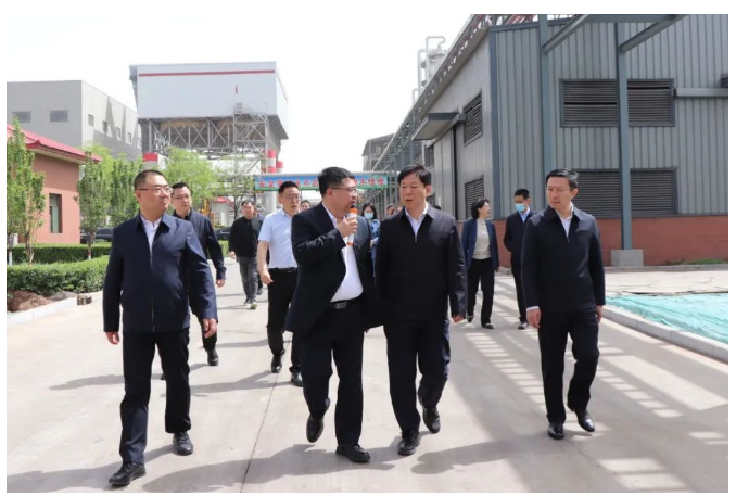 山西省太原市政府黨組成員、副市長(zhǎng)高德勝日前深入山西三強(qiáng)新能源科技有限公司(簡(jiǎn)稱“三強(qiáng)新能源”)進(jìn)行調(diào)研。縣委副書記、縣長(zhǎng)、清徐經(jīng)濟(jì)開發(fā)區(qū)黨工委書記李福貴，清徐經(jīng)濟(jì)開發(fā)區(qū)黨工委副書記、管委會(huì)主任陳曉勇也一同參加。