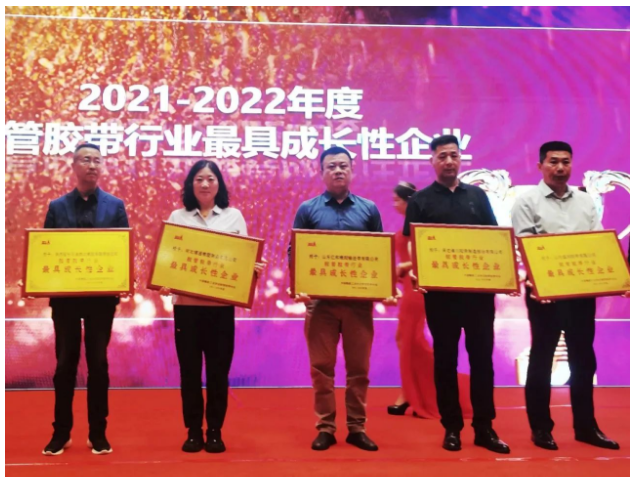 進(jìn)入2023年以來，億和輸送帶公司抓住機(jī)遇，主動(dòng)作為，深入開展“對(duì)標(biāo)管理”“六精六提”等提升項(xiàng)目，加快推進(jìn)產(chǎn)品創(chuàng)新和裝備智能升級(jí)，其市場(chǎng)競(jìng)爭(zhēng)力和品牌影響力也在持續(xù)增強(qiáng)。令人欣喜的是，一季度公司實(shí)現(xiàn)了“首季開門紅”，為未來的發(fā)展打下了良好的基礎(chǔ)。