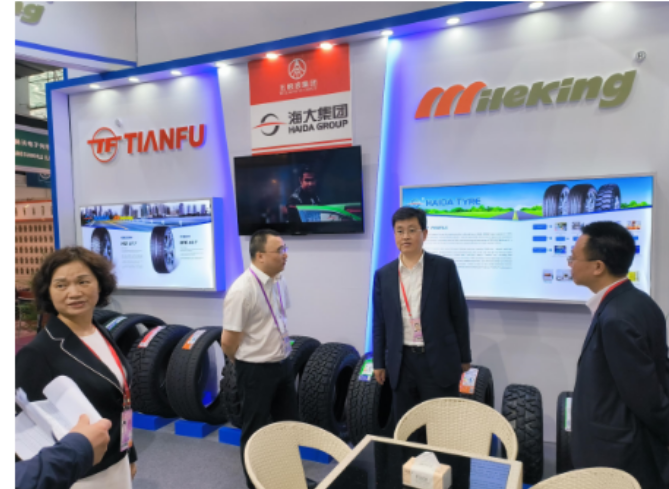 海大集團(tuán)作為PCR、TBR專業(yè)制造商，本屆展會(huì)上主要展示了公司主打品牌“HAIDA”、“TIANFU” 、"MILEKING"“COPARTNER”的不同系列產(chǎn)品，共20余款產(chǎn)品，覆蓋行業(yè)不同客戶的多種需求，充分展示了公司的技術(shù)實(shí)力。