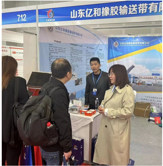 在參加這次展會(huì)中，億和輸送帶公司向廣大客戶展示了良好的企業(yè)形象，擴(kuò)大品牌宣傳和影響力，發(fā)掘了更多潛在客戶，為今后市場(chǎng)開(kāi)拓和訂單成交奠定基礎(chǔ)。億和輸送帶公司參展人員熱情接待客戶，圍繞公司在產(chǎn)品性能、品牌建設(shè)、技術(shù)服務(wù)等方面優(yōu)勢(shì)特點(diǎn)進(jìn)行細(xì)致介紹和深入交流。