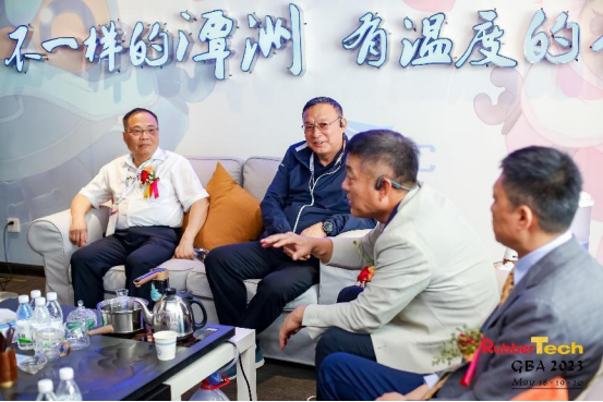 2023大灣區(qū)國(guó)際橡膠技術(shù)展覽會(huì) RubberTech GBA 2023 (以下簡(jiǎn)稱大灣區(qū)橡膠展),5月18-20日在廣東·佛山潭洲國(guó)際會(huì)展中心召開,本次展會(huì)展出面積突破1萬(wàn)平方米,參展企業(yè)120余家。大灣區(qū)橡膠展作為中國(guó)石化行業(yè)展覽集群“中國(guó)石化產(chǎn)業(yè)周”成員展會(huì),母展品牌RubberTech China的前哨站、繼續(xù)聯(lián)合“2023大灣區(qū)國(guó)際膠粘劑、密封劑及涂料涂裝展覽會(huì)” 同期同地舉辦。以“粵港澳大灣區(qū)”為基點(diǎn),在華南地區(qū)更為廣袤的區(qū)域進(jìn)行行業(yè)縱深探索。 2023大灣區(qū)國(guó)際橡膠技術(shù)展覽會(huì) RubberTech GBA 2023 (以下簡(jiǎn)稱大灣區(qū)橡膠展),5月18-20日在廣東·佛山潭洲國(guó)際會(huì)展中心召開,本次展會(huì)展出面積突破1萬(wàn)平方米,參展企業(yè)120余家。大灣區(qū)橡膠展作為中國(guó)石化行業(yè)展覽集群“中國(guó)石化產(chǎn)業(yè)周”成員展會(huì),母展品牌RubberTech China的前哨站、繼續(xù)聯(lián)合“2023大灣區(qū)國(guó)際膠粘劑、密封劑及涂料涂裝展覽會(huì)” 同期同地舉辦。以“粵港澳大灣區(qū)”為基點(diǎn),在華南地區(qū)更為廣袤的區(qū)域進(jìn)行行業(yè)縱深探索。