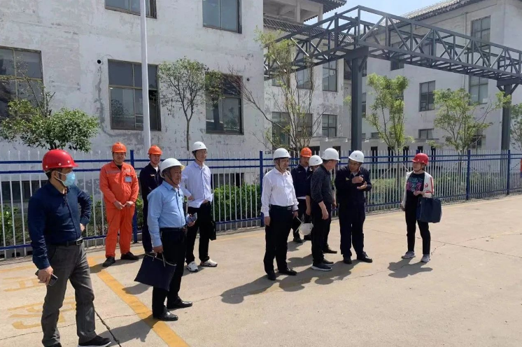 山東省生態(tài)環(huán)境廳應(yīng)急與輿情處二級調(diào)研員郭振寶率領(lǐng)督導(dǎo)組到濟寧黑貓，開展了一次生態(tài)環(huán)境安全風(fēng)險督導(dǎo)工作。此次督導(dǎo)活動得到了濟寧市生態(tài)環(huán)境局金鄉(xiāng)縣分局局長李俊濤、園區(qū)管委會副主任李登華以及濟寧黑貓相關(guān)領(lǐng)導(dǎo)的陪同。
