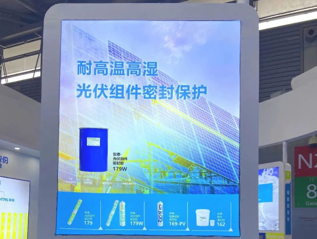 集泰股份近期在光伏膠市場取得了顯著的成績。僅在2022年，該公司兩條新的光伏膠產線正式投產，年產能達到2.88萬噸，能夠滿足光伏新能源下游客戶未來的供貨需求，鞏固了其在行業中的優勢地位。隨著新產線產能的逐步釋放，集泰股份在光伏領域的業績顯著提升，并與晶科能源、正信光電、天合光能等行業龍頭企業達成合作，其在行業中的認可度迅速提高。