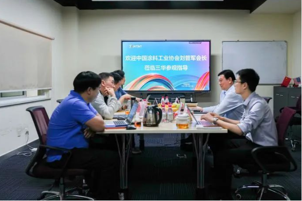 中國涂料工業(yè)協(xié)會(huì)劉普軍會(huì)長一行于近日訪問了涂料行業(yè)的領(lǐng)軍企業(yè)三華科技，并對(duì)該公司的創(chuàng)新能力和為行業(yè)客戶帶來的價(jià)值給予高度評(píng)價(jià)。