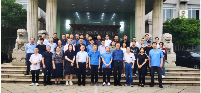 通過本次會議，力車胎行業(yè)展現(xiàn)出了強大的發(fā)展勢頭和廣闊的前景。力車胎分會將繼續(xù)致力于推動行業(yè)的創(chuàng)新發(fā)展，以實現(xiàn)力車胎行業(yè)的綠色、低碳、智能化、數(shù)字化、可持續(xù)、高質(zhì)量發(fā)展。相信在全行業(yè)的共同努力下，力車胎行業(yè)將迎來更加美好的未來。