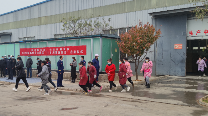 中國即將迎來第22個全國“安全生產(chǎn)月”活動。為了進一步提升全社會的安全意識和避險逃生能力，企業(yè)、家庭和個人都應(yīng)高度重視安全問題，并積極學習企業(yè)生產(chǎn)崗位責任、安全知識常識以及避險逃生技能等科普知識。同時，組織開展管用的全員應(yīng)急演練。