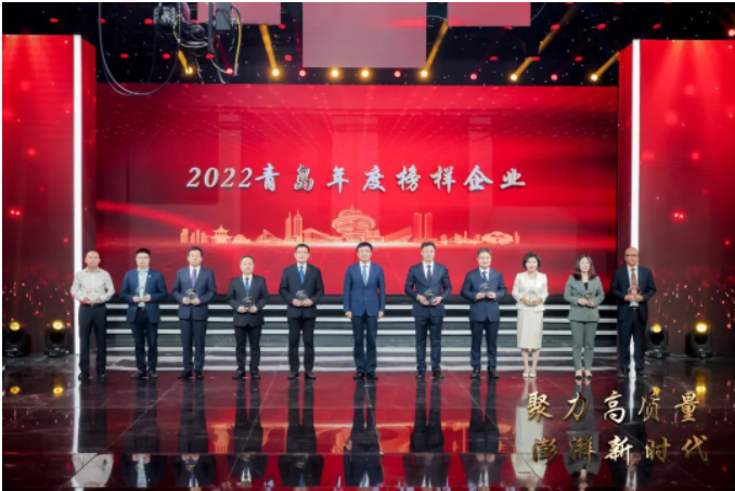 此外，賽輪集團股份有限公司被評為2022青島年度榜樣企業(yè)。該公司的橡膠輪胎產(chǎn)業(yè)高質(zhì)量發(fā)展案例以及“橡鏈云”工業(yè)互聯(lián)網(wǎng)平臺分別被列為2022青島年度企業(yè)高質(zhì)量發(fā)展典型案例和2022青島年度數(shù)字經(jīng)濟發(fā)展典型案例。