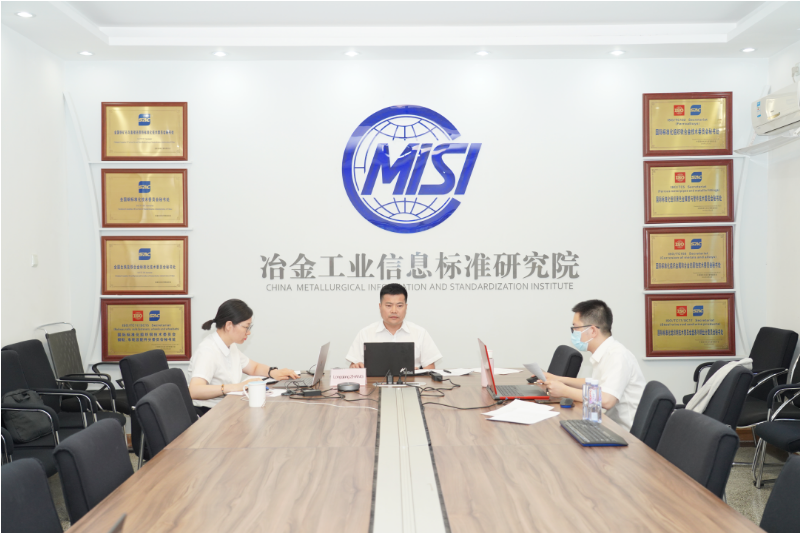 其中包括山東大業(yè)股份有限公司總經(jīng)理助理潘雷、胎圈技術(shù)部部長(zhǎng)竇衍君以及海外事業(yè)部副部長(zhǎng)張玉龍。