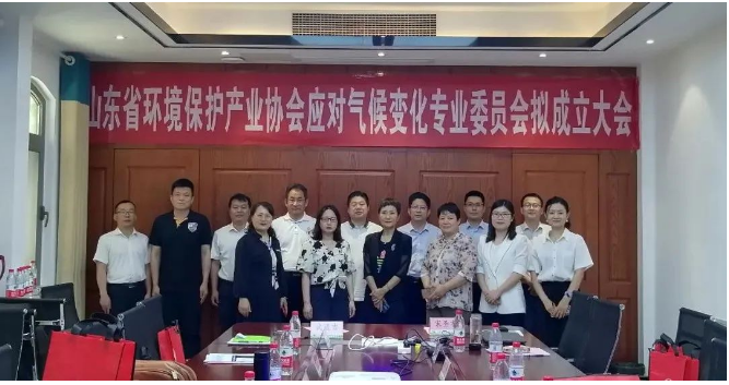單位代表向與會(huì)人員介紹了山東華盛橡膠有限公司在“雙碳”領(lǐng)域的工作進(jìn)展情況。與會(huì)代表們積極交流探討了“雙碳”產(chǎn)業(yè)發(fā)展過程中的難題和痛點(diǎn)，并就專委會(huì)的后續(xù)工作展開了建設(shè)性的討論，初步制定了2023年的工作計(jì)劃。
