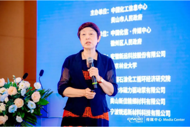 孫蓮英在報(bào)告中指出，涂料作為環(huán)氧樹(shù)脂的重要應(yīng)用領(lǐng)域，在促進(jìn)環(huán)氧樹(shù)脂行業(yè)的發(fā)展中起到了舉足輕重的作用。根據(jù)2023年一季度的數(shù)據(jù)顯示，全行業(yè)涂料產(chǎn)量約為731.6萬(wàn)噸，主營(yíng)業(yè)務(wù)收入總額約達(dá)914.54億元，利潤(rùn)總額約為39.75億元。