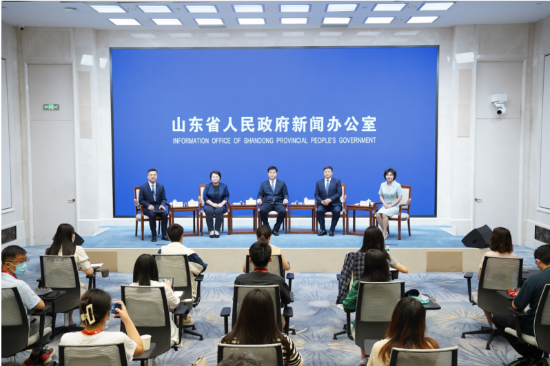 山東省政府新聞辦舉行了第二場民營企業家記者見面會，與會嘉賓包括賽輪集團董事長劉燕華女士。會上，劉燕華女士與與會媒體就賽輪集團的發展進行了深入交流，并回答了記者們的提問。