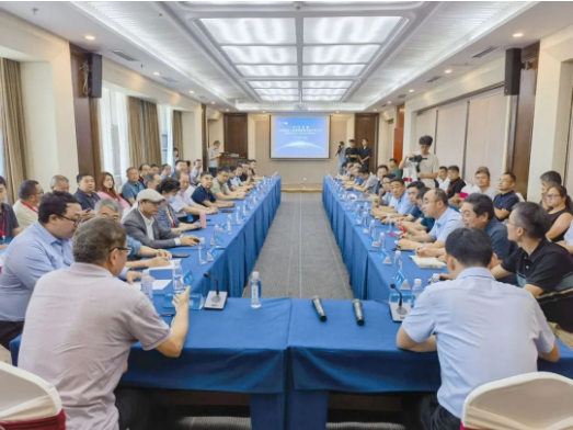 中國涂料工業(yè)協(xié)會(huì)綠色工業(yè)涂料涂裝分會(huì)秘書長程平總結(jié)會(huì)議時(shí)表示，感謝郯城縣委、縣人民政府、經(jīng)濟(jì)開發(fā)區(qū)以及各涂料、涂裝、機(jī)械企業(yè)對本次對接交流會(huì)的支持。未來，將以本次交流會(huì)為契機(jī)，加強(qiáng)政企融合，搭建更好的合作平臺(tái)，進(jìn)一步促進(jìn)原材料、涂料生產(chǎn)企業(yè)、涂裝企業(yè)和機(jī)械企業(yè)之間的經(jīng)貿(mào)往來。希望通過大家的精誠合作和多方溝通，共同努力為綠色工業(yè)涂料涂裝的美好前景做出貢獻(xiàn)。