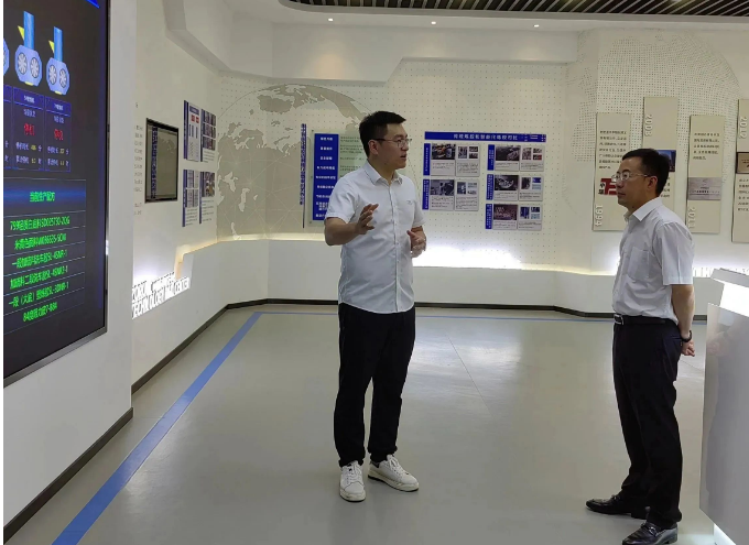 瑞安市委書記李堅對浙江中瑞橡膠高分子材料股份有限公司進(jìn)行了調(diào)研指導(dǎo)工作。李堅一行受到了公司董事長王建森、副總經(jīng)理王一昊以及黃偉良的熱情接待。隨行的還有瑞安市委常委、副市長林政洪以及市委辦公室、市經(jīng)信局、市統(tǒng)計局、瑞安經(jīng)開區(qū)和南濱街道等主要領(lǐng)導(dǎo)。