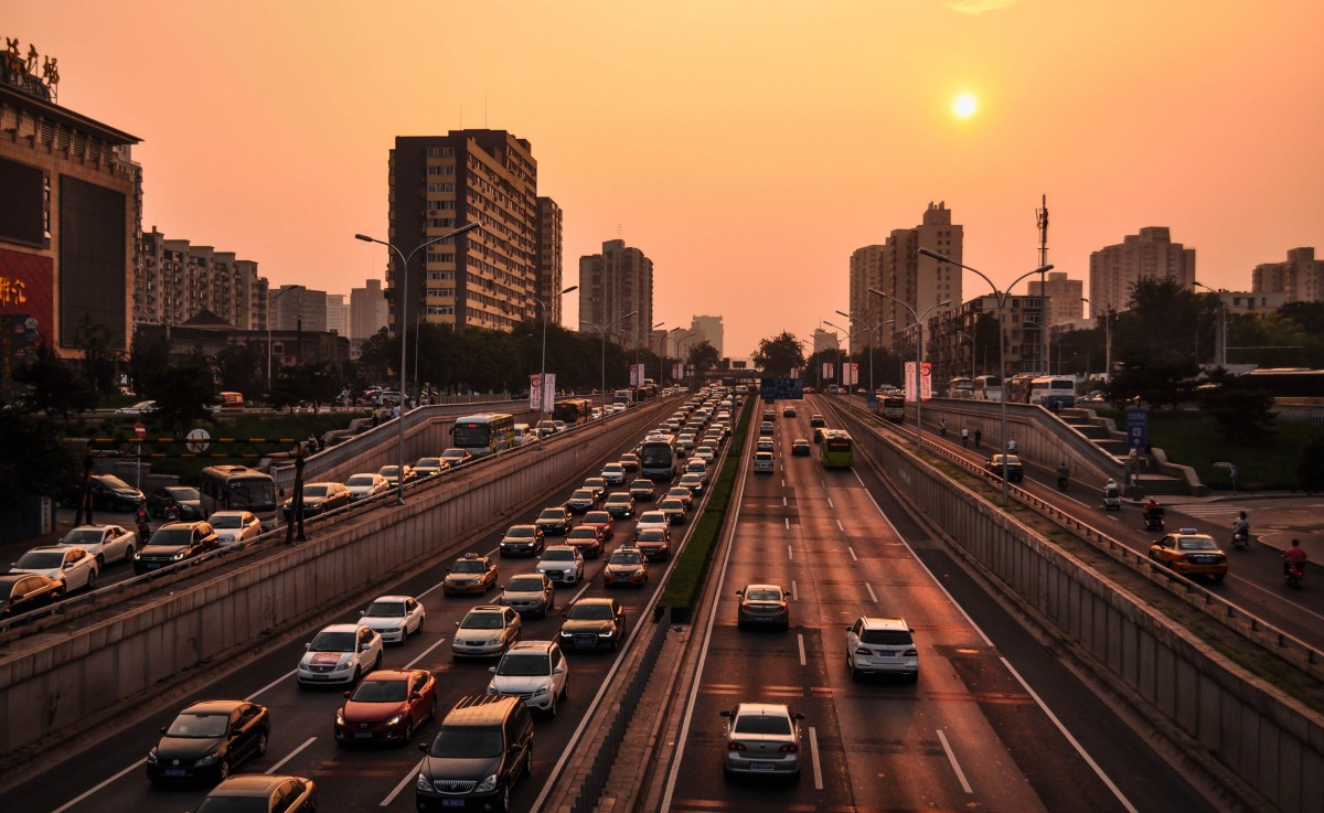 6月份，混合動(dòng)力汽車新注冊(cè)量增長(zhǎng)了32.4%，達(dá)到254,100輛。這一增長(zhǎng)主要受到德國、意大利、法國和西班牙這四個(gè)歐盟最大市場(chǎng)的推動(dòng)。1月至6月，混合動(dòng)力汽車銷量累計(jì)增長(zhǎng)了27.9%，達(dá)到近140萬輛，占據(jù)市場(chǎng)份額的25%。