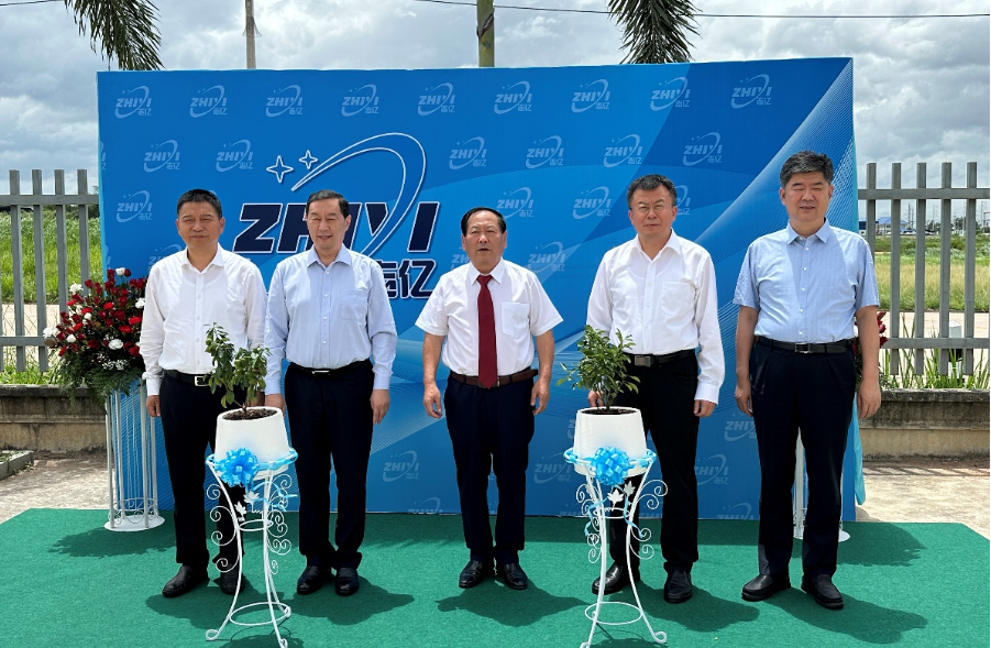 河北省省委常委、石家莊市委書記張超超一行實地考察了志億鋅業集團在泰國的生產基地。在交流會上，張超超書記鼓勵企業充分發揮自身優勢，積極推動內地企業“走出去”、做大做強做優。