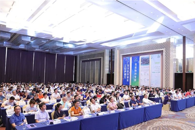 廣東江門于7月27日至28日舉辦了2023廣東涂料產(chǎn)業(yè)高質(zhì)量發(fā)展大會(huì)，本次大會(huì)以“守正創(chuàng)新 提質(zhì)增效”為主題。來自涂料行業(yè)的代表齊聚江門，共同探討行業(yè)未來發(fā)展方向。其中，東莞大寶化工制品有限公司在大會(huì)上斬獲兩項(xiàng)殊榮。