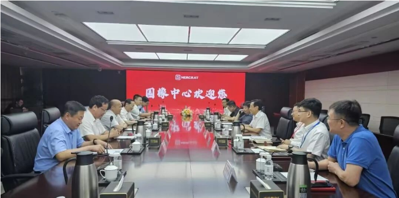 雙方就賽輪(濰坊)工程輪胎生產項目進行了磋商，深入探討了項目落地的具體細節，并對未來合作事宜展開了交流。