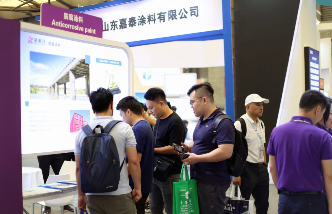 據了解，紫荊花成為中國國家女子足球隊官方支持品牌后，品牌曝光度大幅提升，展位三天期間一直人氣爆棚，吸引了眾多參觀者前來交流和洽談合作事宜，現場意向加盟客戶超過20余位。