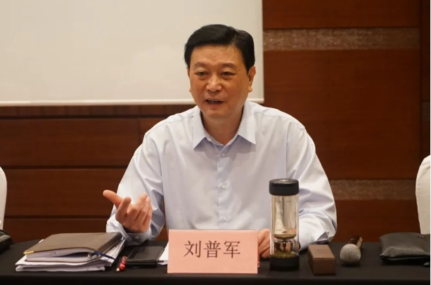 中國涂料工業協會于8月2日召開中國涂料高質量發展座談會，就涂料行業的未來發展進行了深入研討。會上，行業內重要企業的領導人齊聚一堂，共同探討了當前涂料行業的發展形勢以及如何引領行業向高質量發展邁進。