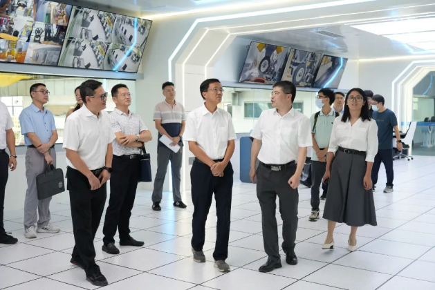 在現(xiàn)場，楊小牛代表航空輪胎大科學(xué)中心對廣州市和黃埔區(qū)科技部門在大裝置建設(shè)過程中的大力支持表示感謝。他介紹了大裝置將專注研究的領(lǐng)域，包括輪胎、起落架和飛行器等相關(guān)的基礎(chǔ)科學(xué)問題。預(yù)計這一裝置將成為國內(nèi)頂尖的飛行起降動力學(xué)研究設(shè)施，以世界一流水平的創(chuàng)新平臺，助力中國航空航天、輪式裝備、立體交通等高端制造業(yè)走向國際領(lǐng)先地位。