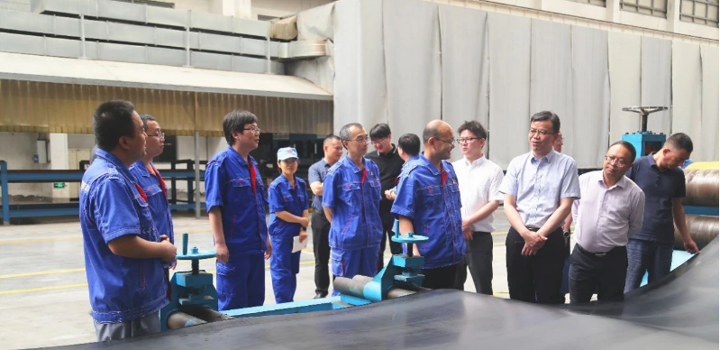 云南省工業和信息化廳副廳長浦麗合一行于8月11日上午蒞臨青島橡六輸送帶有限公司進行考察。此次調研旨在深入了解青島橡六在橡膠行業的發展狀況，促進合作共贏，推動云南橡膠產業的騰飛。