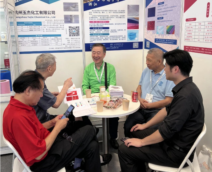 金淳的工作人員在展會現(xiàn)場展現(xiàn)出專業(yè)、熱情的態(tài)度，認真解答了參觀者的各種問題，充分聆聽客戶的需求，進行了全程的互動。展臺前的人流絡繹不絕，客戶們表現(xiàn)出濃厚的興趣，對金淳的產(chǎn)品和服務表達了贊賞之情。