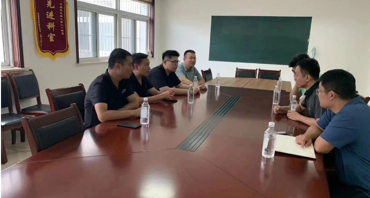 順福昌科研部主任匯報了未來公司產(chǎn)品開發(fā)方向并提到了此次產(chǎn)學(xué)研的融入將大大的促進(jìn)了輪胎的高科技技術(shù)創(chuàng)新，探索新的技術(shù)路線，為新產(chǎn)品的研發(fā)和生產(chǎn)提供了更好的支持和保障。