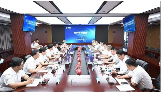 山東省濰坊市市委書記劉運(yùn)率領(lǐng)代表團(tuán)赴浙江展開為期兩天的“點(diǎn)對點(diǎn)”招商活動。此次活動旨在深化地區(qū)間的經(jīng)濟(jì)合作，加速項(xiàng)目的實(shí)施落地。