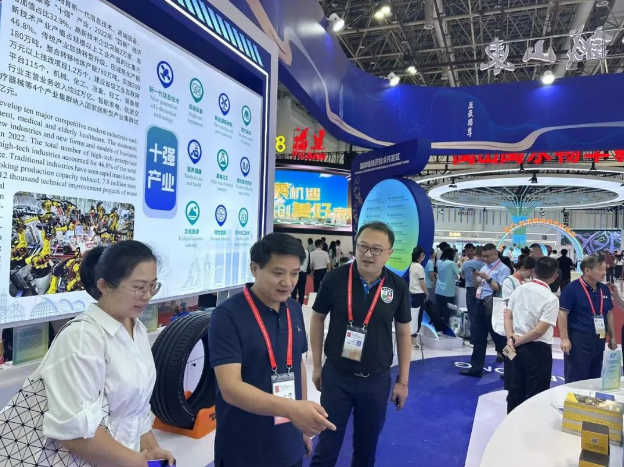 二十三屆中國國際投資貿易洽談會在福建廈門順利舉行，吸引了來自世界各地的企業參展。在這個盛大的國際活動上，山東省唯一受邀的輪胎企業，華盛橡膠，閃耀登場，向觀眾展示了其最新的創新產品。