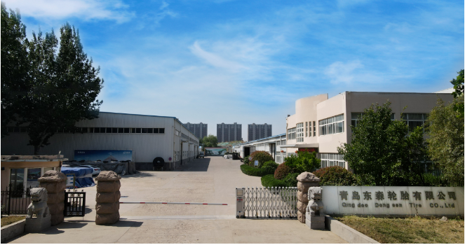青島東森公司作為山東省最具規(guī)模和品牌優(yōu)勢的輪胎運(yùn)營服務(wù)商，自2022年開始代理運(yùn)營海福萊輪胎。他們充分發(fā)揮著在山東輪胎市場深耕20余年的經(jīng)驗(yàn)，以及倉配和銷售團(tuán)隊(duì)的專業(yè)實(shí)力。此外，海福萊輪胎在山東市場上的穩(wěn)定耐磨口碑以及新能源車輪胎系列的推出也為他們的成功合作提供了有力支持。