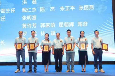 由中國塑料加工工業(yè)協(xié)會主辦，中國塑協(xié)密胺塑料制品專委會承辦的中國塑協(xié)密胺塑料制品專委會第二次會員大會暨密胺塑料制品高質(zhì)量發(fā)展研討會于9月16日在浙江·臺州喜來登酒店隆重召開。這次盛會吸引了來自全國各地的100余家生產(chǎn)企業(yè)、科研機構(gòu)、檢測認(rèn)證機構(gòu)以及貿(mào)易企業(yè)的代表，匯聚了塑料行業(yè)的精英。