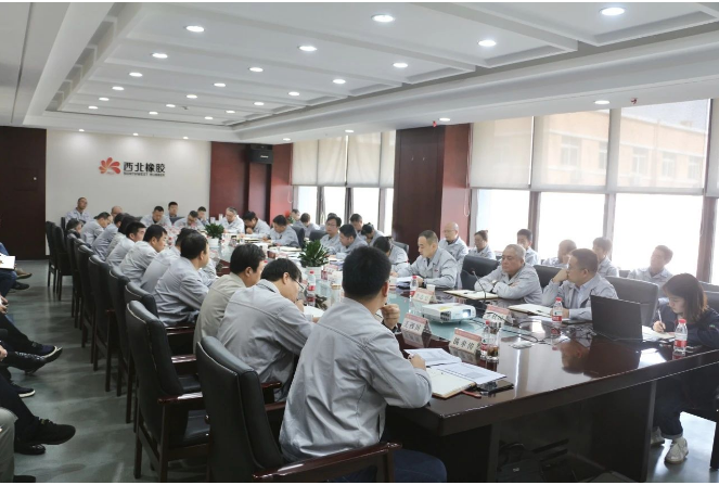 張航偉總經理強調了增強使命感，全員要團結拼搏，全速沖刺四季度。四季度是全年的關鍵節點，也是來年的起點，因此需要全員共同努力，確保公司能夠提前實現目標，為未來的發展打下堅實的基礎。他鼓勵員工在本職崗位上努力工作，注重細節，確保各項工作的進展和質量，以書寫新的經營創效篇章。