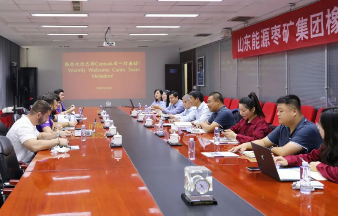 接下來，雙方就深化合作的相關事宜進行了深入交流與討論。  宋二華表示，豐源輪胎公司將盡最大努力為Cantu公司提供更高品質的產品和更優(yōu)質的服務。他希望這次交流成為雙方進一步加強合作與發(fā)展的契機，實現(xiàn)互利共贏。