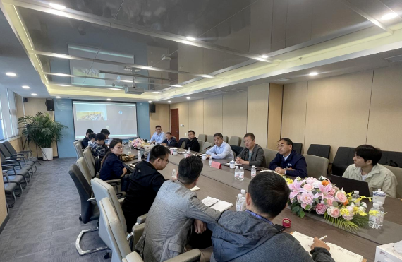 黑貓股份黨委副書記兼董事長魏明出席了青島黑貓研究院新產品推廣協調會。會議還邀請了黑貓股份副總經理楊林、黑貓股份炭黑事業部負責人戚倫輝、青島黑貓負責人王宏，以及黑貓股份旗下各基地相關部門負責人出席。