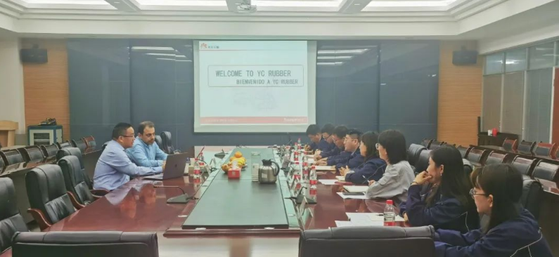 南美地區的商務代表蒞臨延長橡膠公司進行考察與交流。延長橡膠總經理張航偉、海外銷售部經理李丹等相關人員，接待來訪人員。