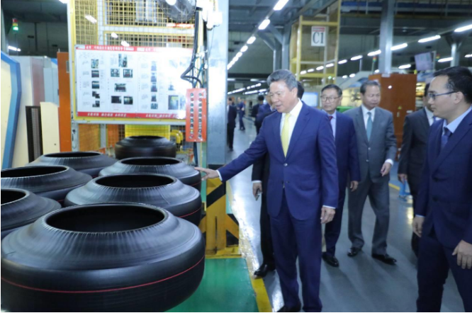 柬埔寨副首相孫占托于10月21日訪問廣州，考察了多家企業(yè)，其中包括廣州工業(yè)投資控股集團有限公司。