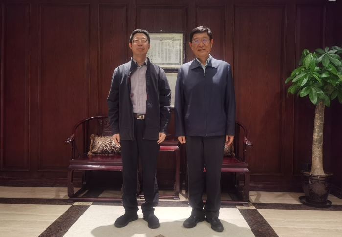 中國物流與采購聯合會副會長蔡進于2023年10月23日訪問了雙錢輪胎集團有限公司。在訪問期間，雙錢輪胎集團有限公司的黨委書記兼董事長章萬友熱情接待了蔡進一行，展開了深入的交流。中國物流與采購聯合會會長助理馬增榮陪同。
