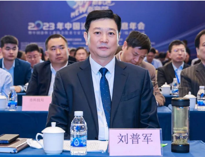 劉普軍強調，明光作為全國首批“綠色涂料園區”，在涂料產業領域取得了顯著的成就。他表示，明光已成為長三角經濟帶上一顆璀璨明珠，著力打造“中國綠色涂料之都”，為實現“工業強市、產業興市、生態立市”的戰略目標貢獻了巨大力量。