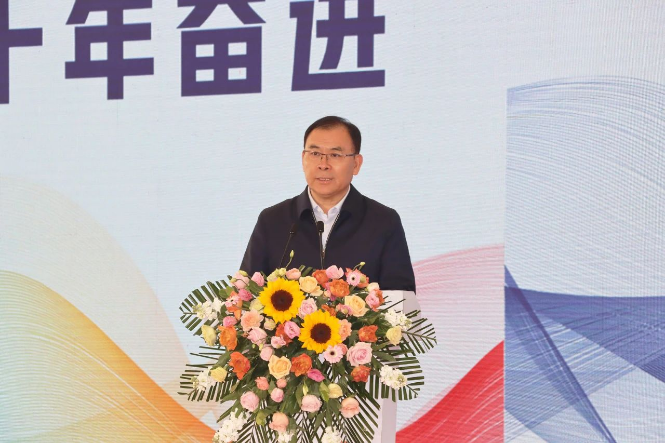 李慶華在發(fā)表致辭時指出：“卡博特旭陽投產(chǎn)以來的十年，是強強聯(lián)合、優(yōu)勢相生，創(chuàng)造合作典范的十年。卡博特旭陽不僅成長為區(qū)域經(jīng)濟發(fā)展的重要力量，還持續(xù)貢獻于社會發(fā)展，特別是相關(guān)環(huán)保指標(biāo)處于炭黑行業(yè)全球領(lǐng)先水平。”