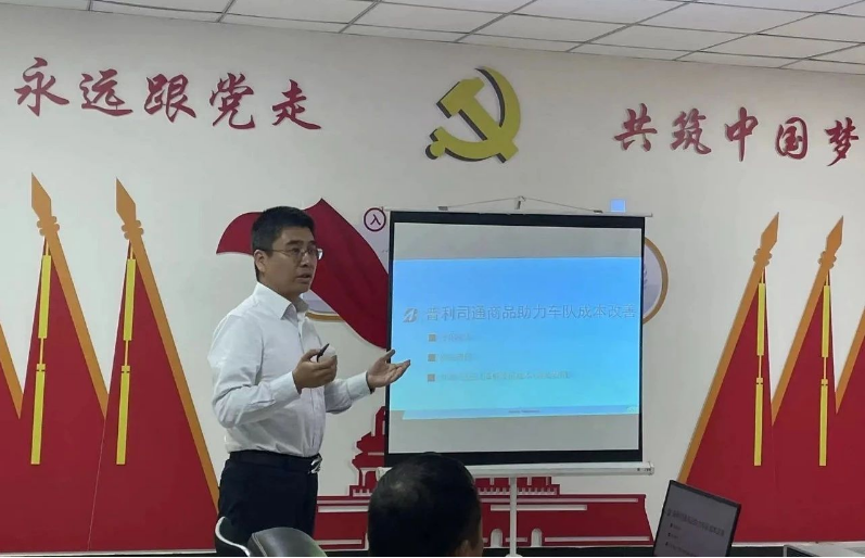 普利司通中國投資有限公司董錚課長在會上詳細解讀了“普利司通”輪胎的特點、優點以及如何實現省油，為廣大物流企業實現成本降低提供了實質性的支持。